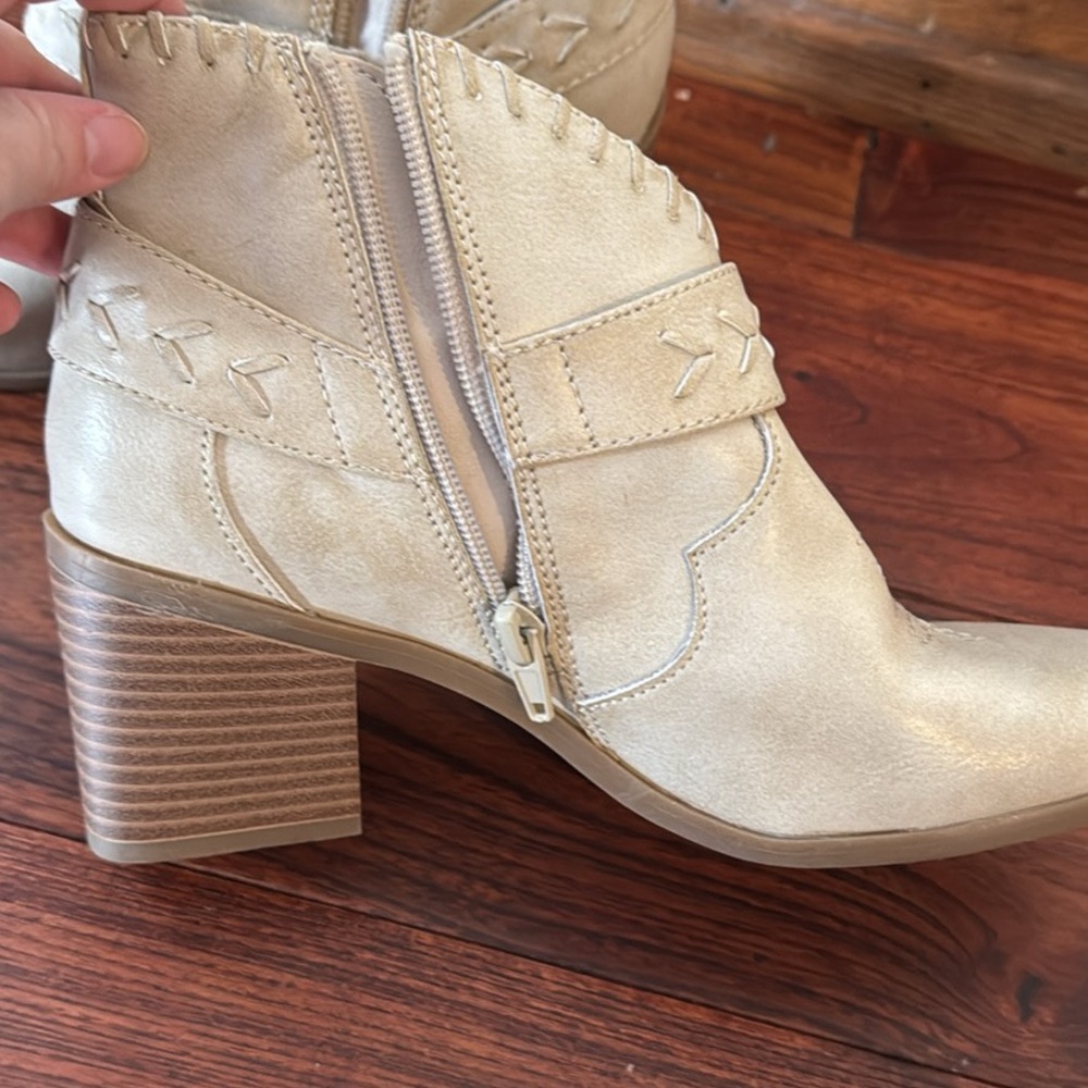 Frye and Co. Womens Palma Stacked Heel Booties, Stone 6.5 - Picture 5 of 6
